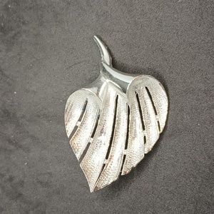Vintage silver tone leaf pin brooch